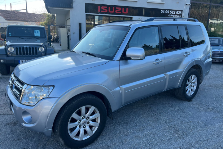 MITSUBISHI PAJERO LONG